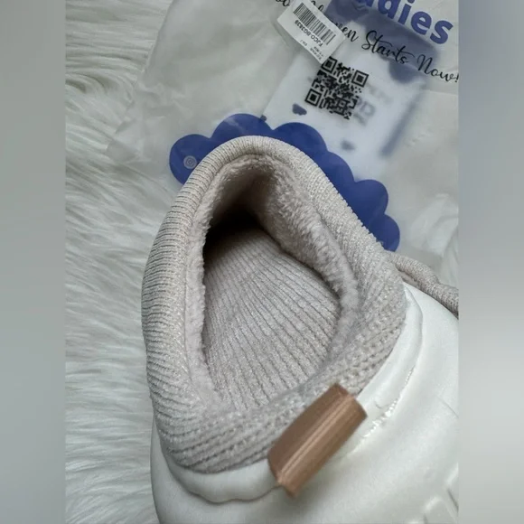 NEW! Cloudies - Cozy Slipper - Picture 12 of 14
